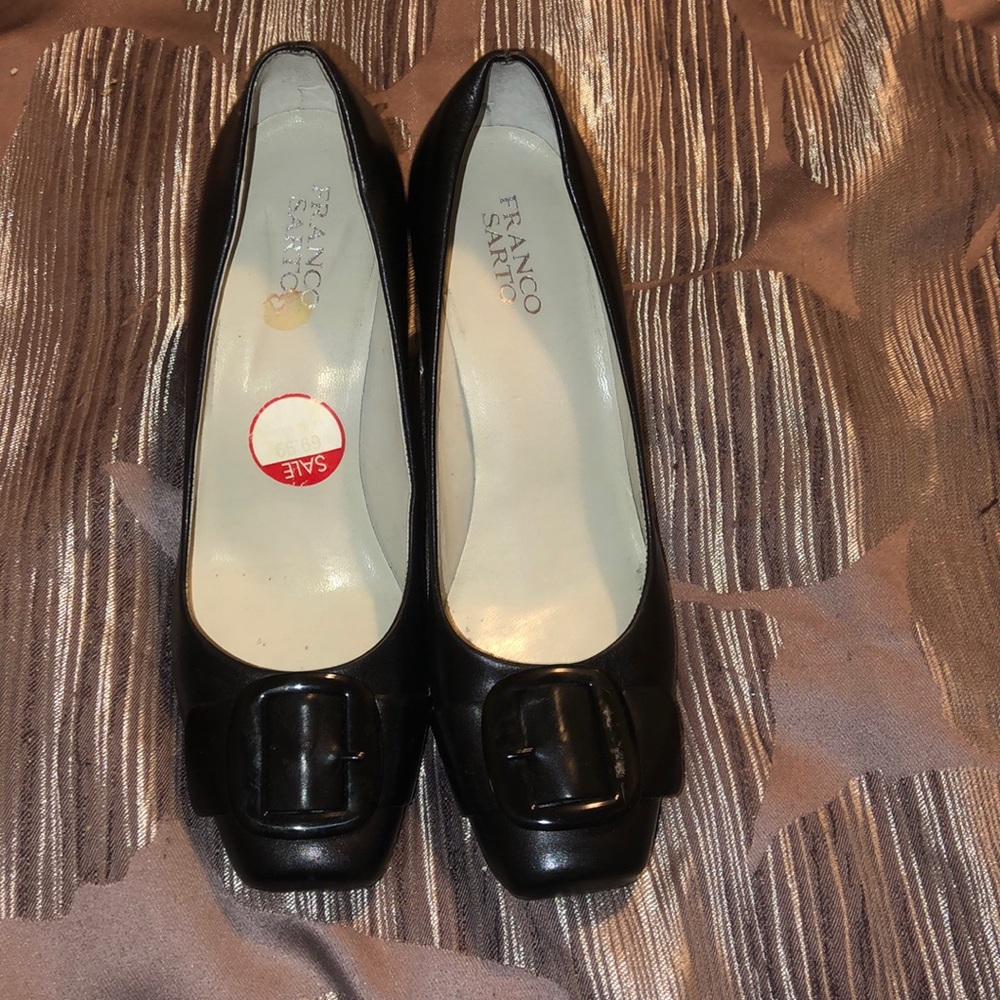 Black heels with black belt